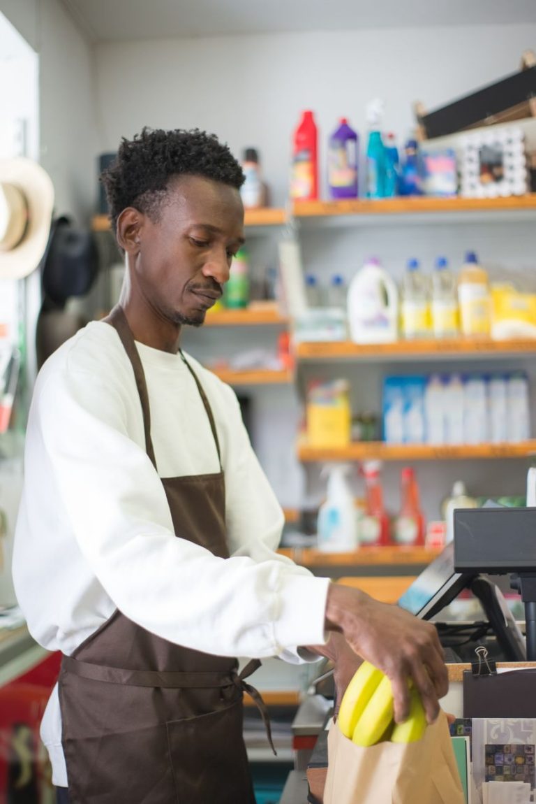 Cashier Jobs: Requirements and Starting Pay — A Practical 2026 Guide
